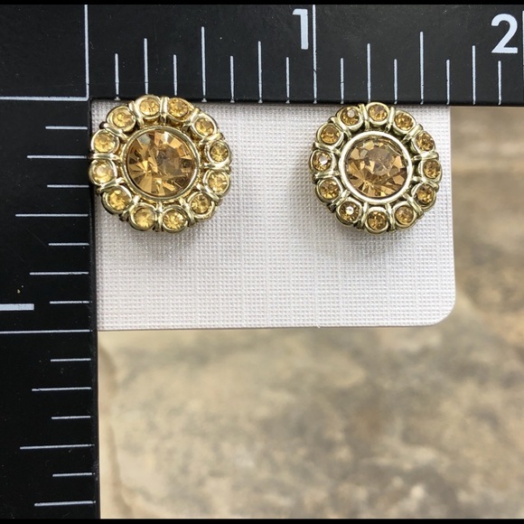 🍀 Rhinestone Round Post Stud Earrings - Picture 2 of 3